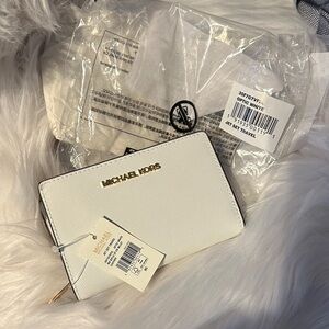 Michael Kors Off-White saffiano leather wallet Gold Logo; NEW TAGS ATTACHED.